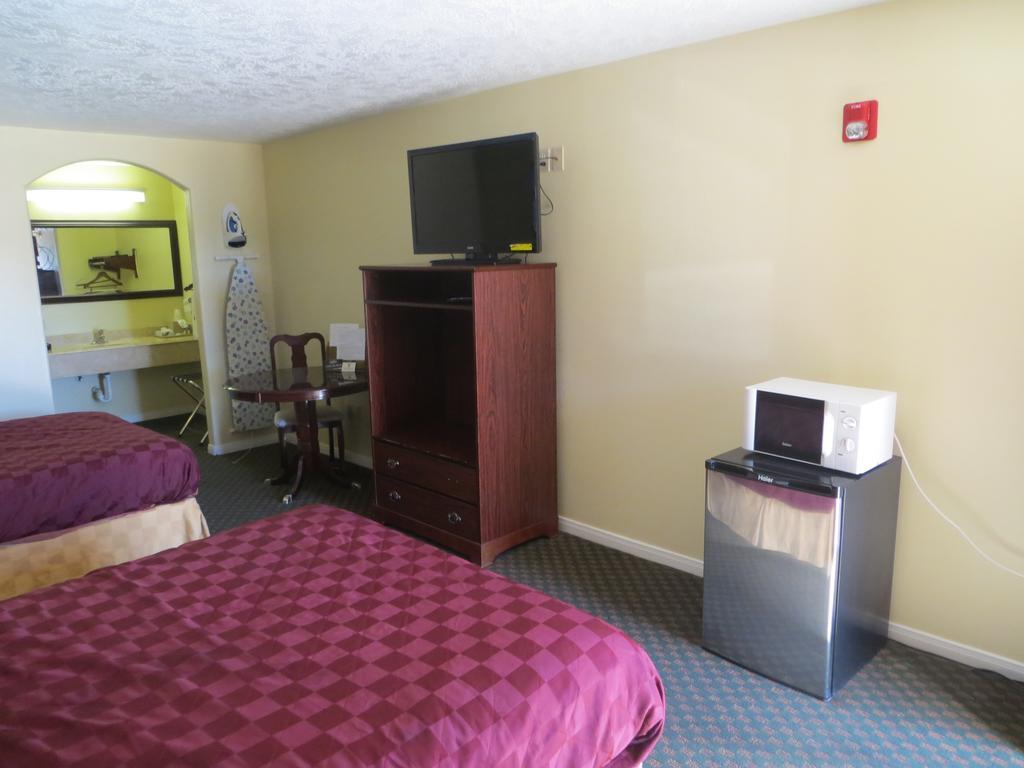 Americas Best Value Inn & Suites Hempstead Zewnętrze zdjęcie