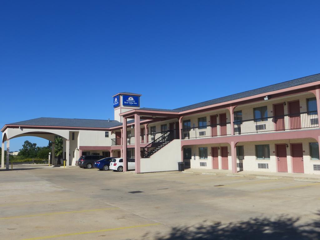 Americas Best Value Inn & Suites Hempstead Zewnętrze zdjęcie