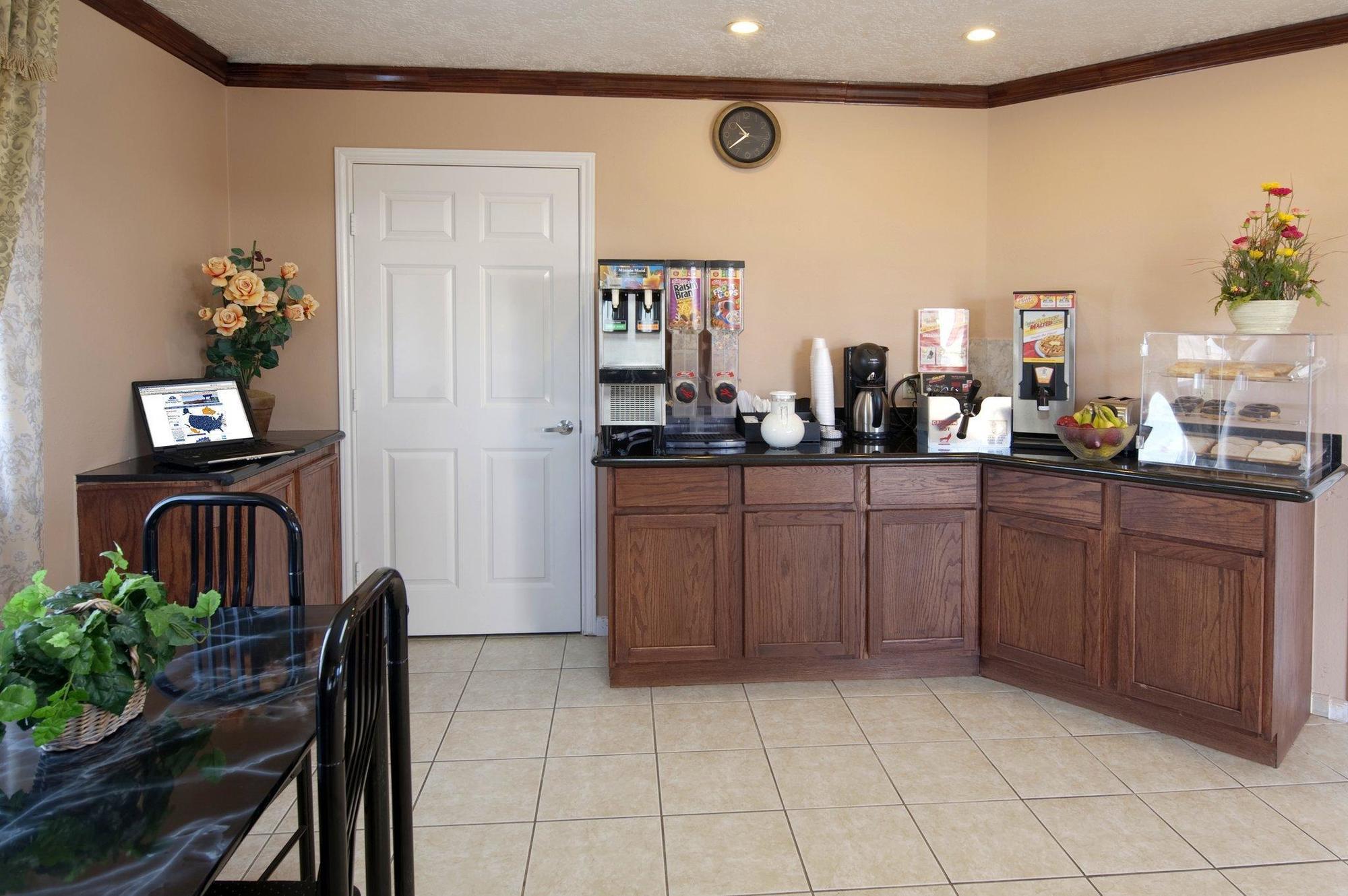 Americas Best Value Inn & Suites Hempstead Zewnętrze zdjęcie