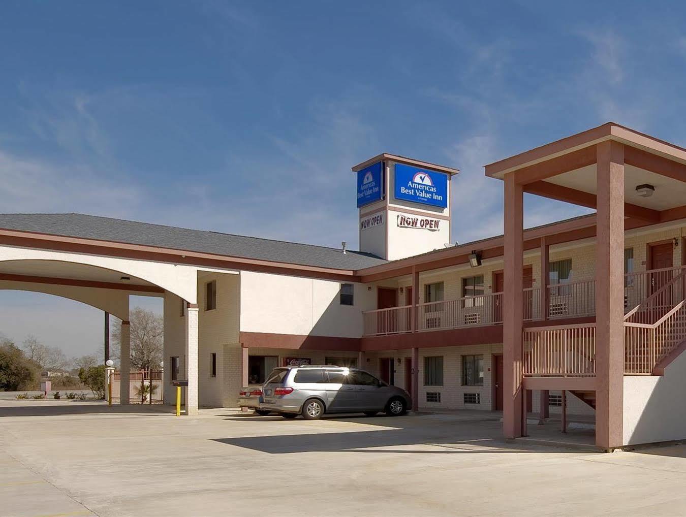 Americas Best Value Inn & Suites Hempstead Zewnętrze zdjęcie