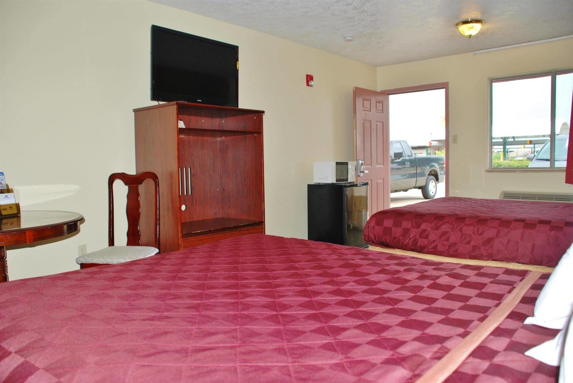 Americas Best Value Inn & Suites Hempstead Zewnętrze zdjęcie